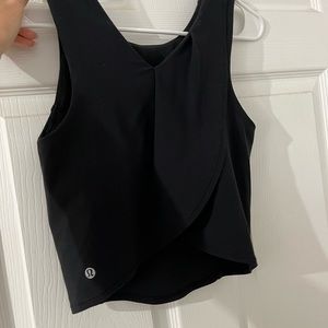 Lululemon Cropped tank top with cut out in the back